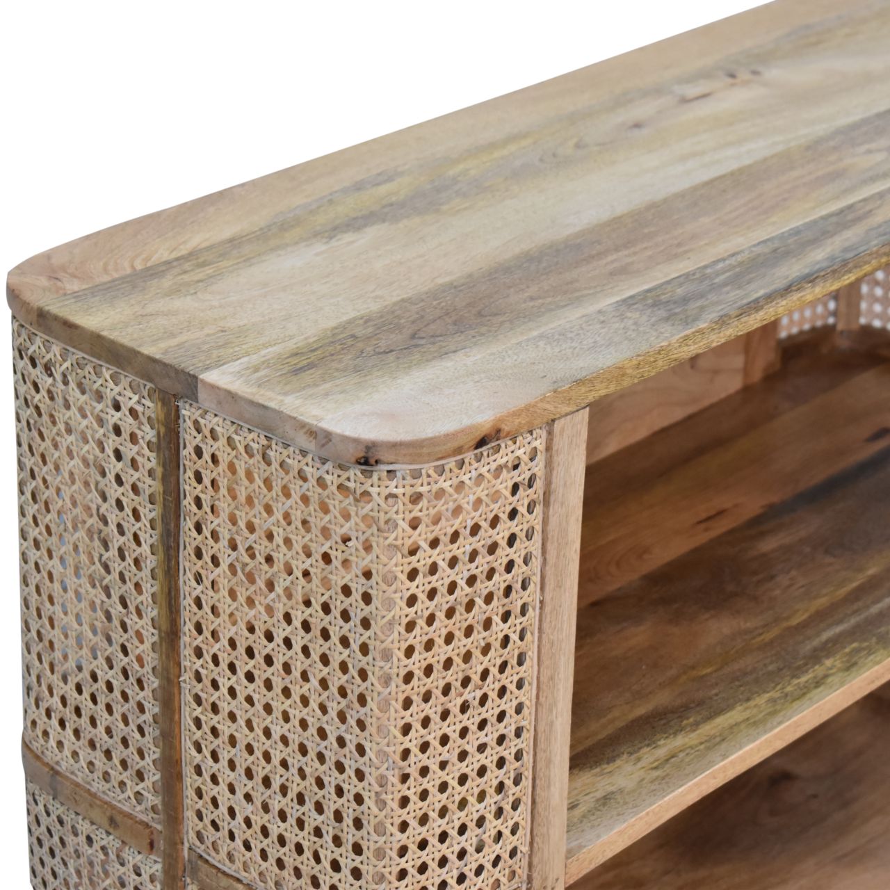 larissa open cabinet