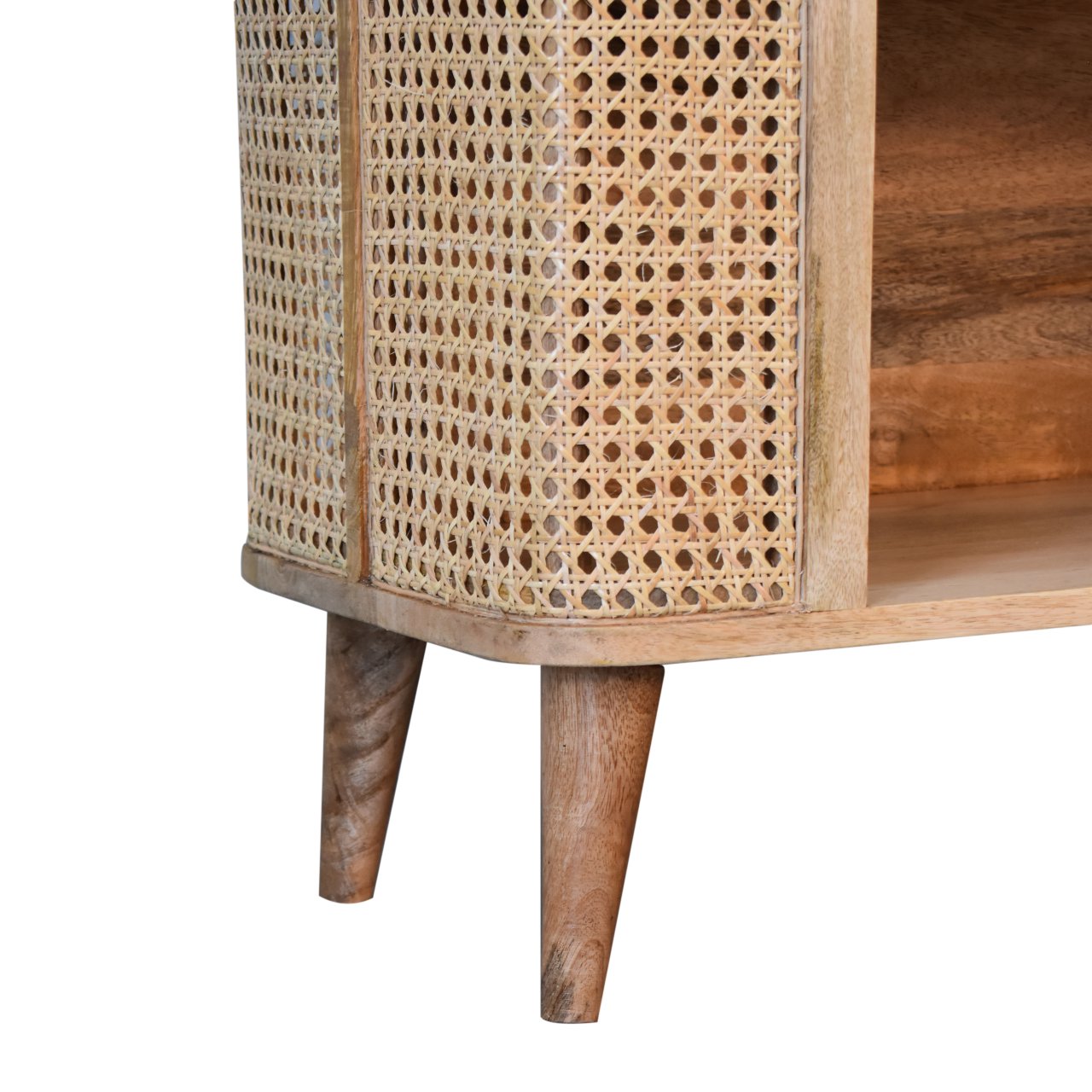 larissa open cabinet
