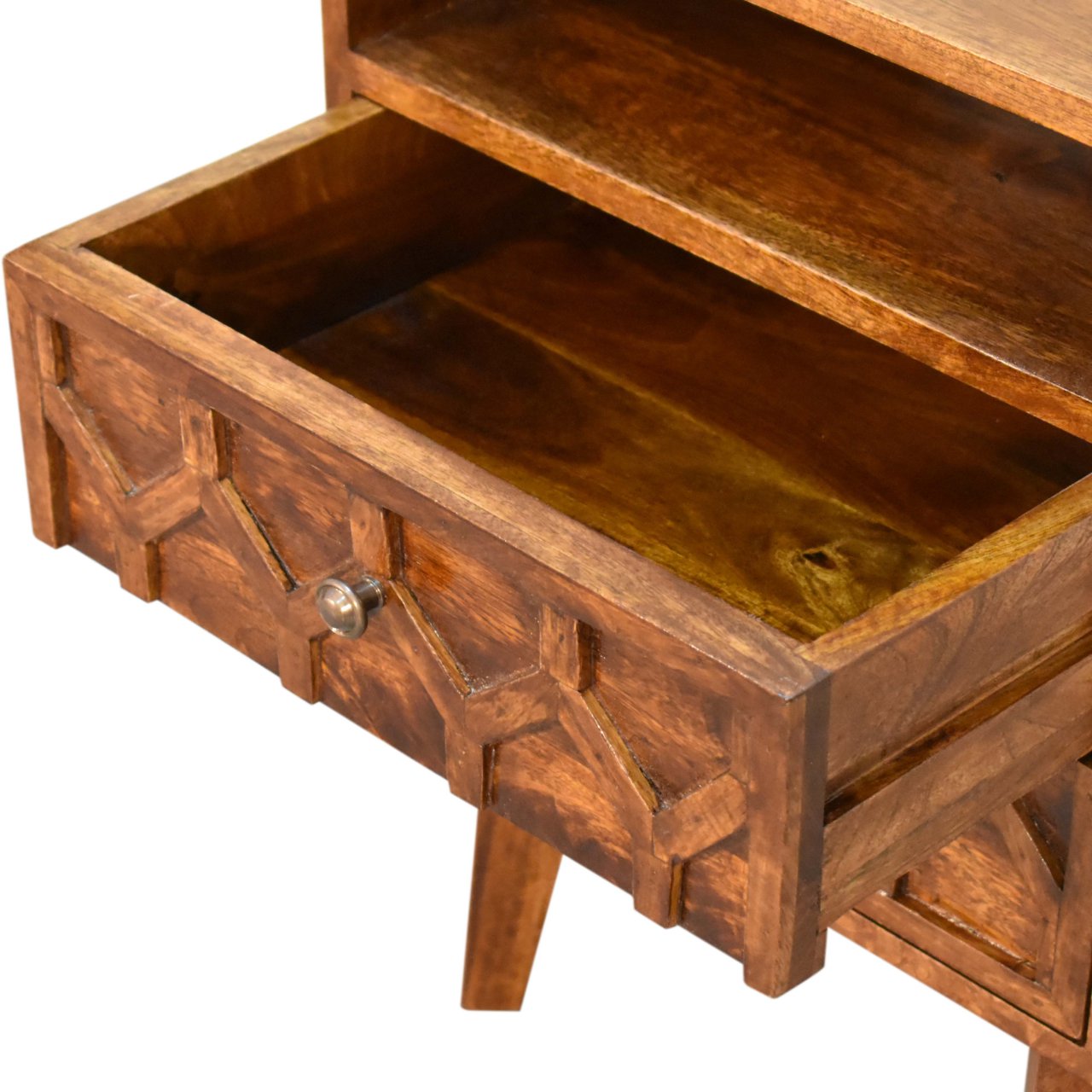 amouri bedside